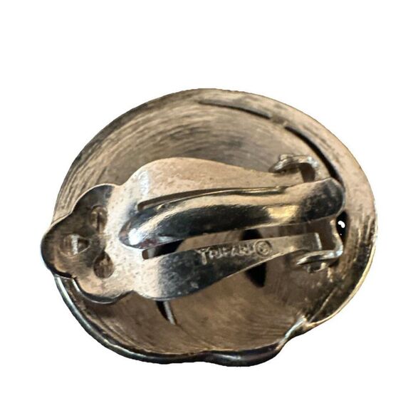 Vintage Trifari Crown Gold Tone Swirl Black Enamel Clip On Earrings - Picture 3 of 3